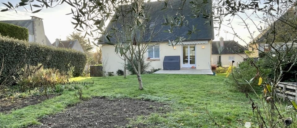 Maison traditionnelle 8 pièces de 221 m² à Mordelles (35310)