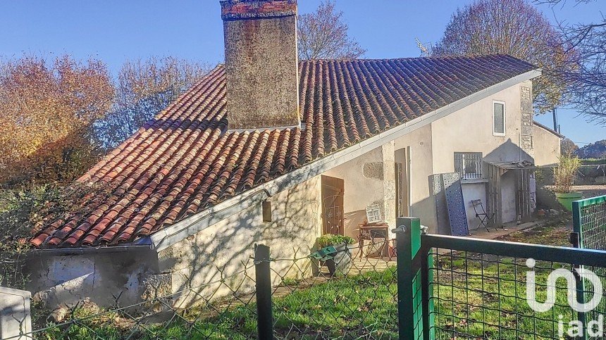 House 4 rooms of 115 m² in Usson-du-Poitou (86350)