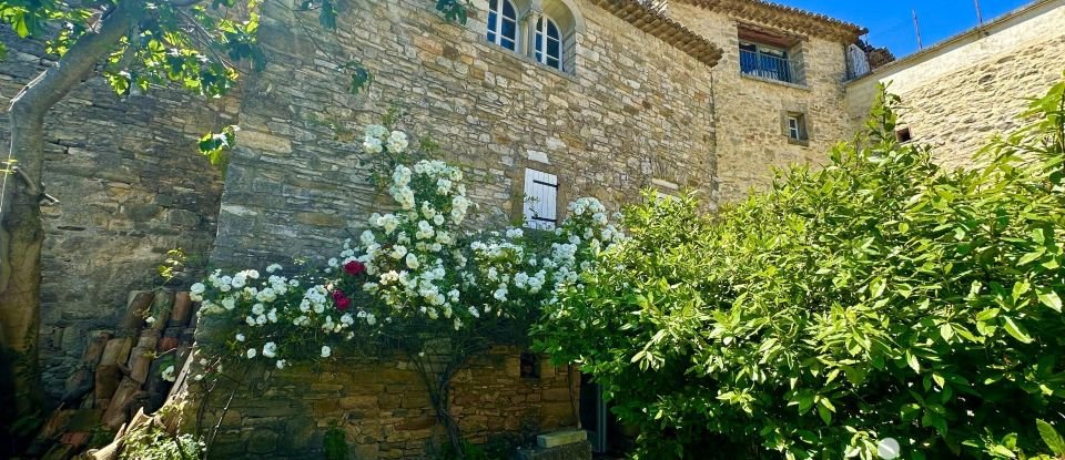 Maison 9 pièces de 232 m² à Saint-Jean-de-Ceyrargues (30360)