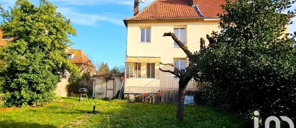 Traditional house 5 rooms of 110 m² in Créteil (94000)