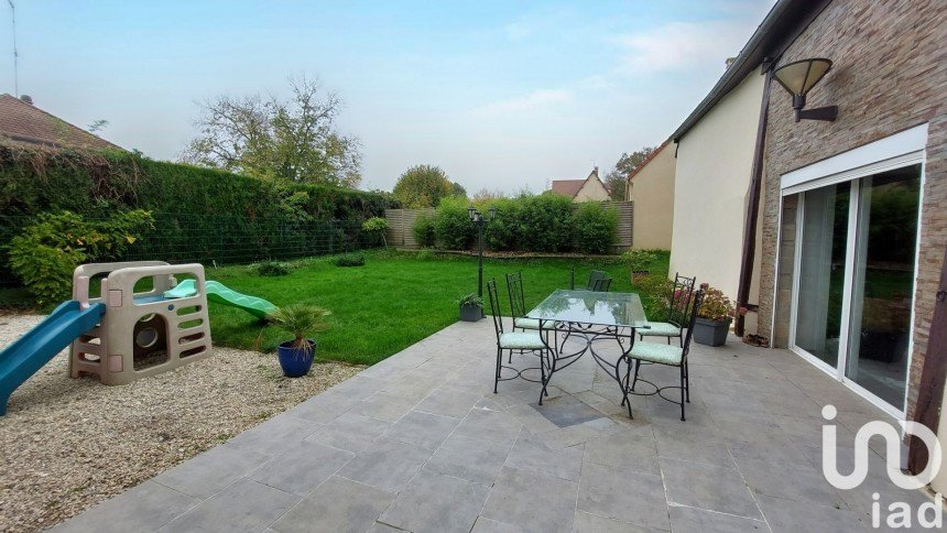 House 8 rooms of 220 m² in Chartres (28000)