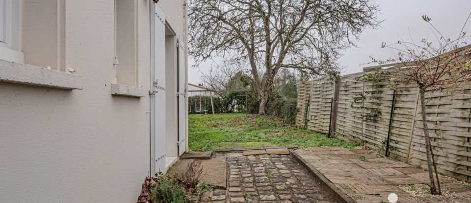 Traditional house 5 rooms of 90 m² in Surgères (17700)