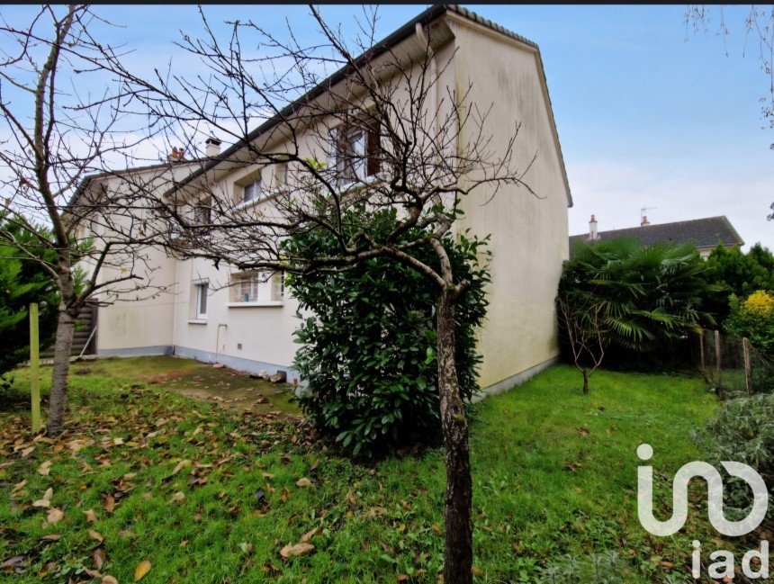 House 4 rooms of 97 m² in Châtellerault (86100)