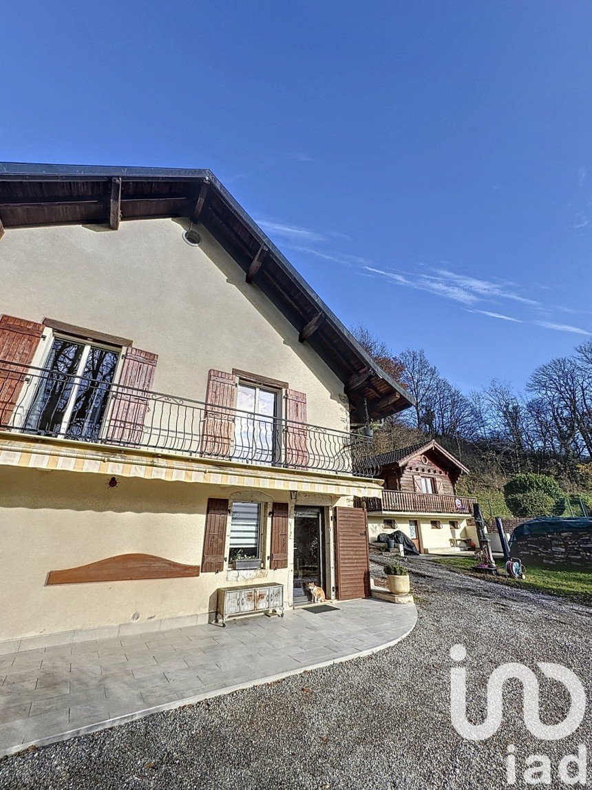 Village house 7 rooms of 210 m² in Saint-Germain-sur-Rhône (74910)