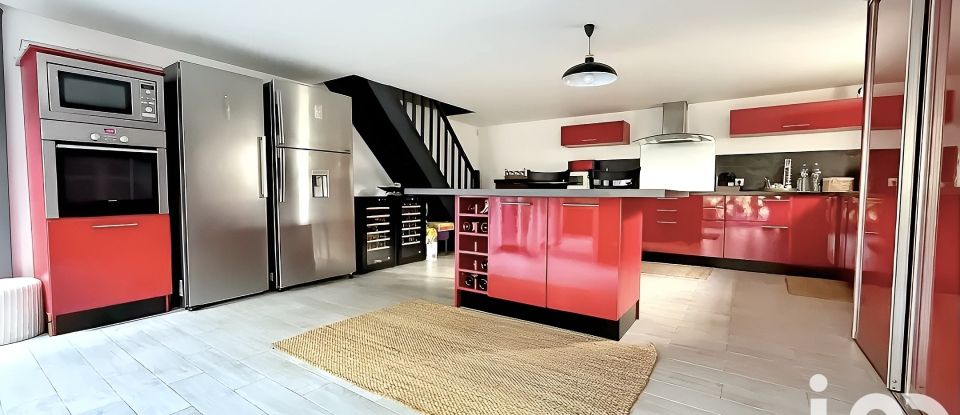 Maison traditionnelle 7 pièces de 214 m² à Saint-Thibault-des-Vignes (77400)