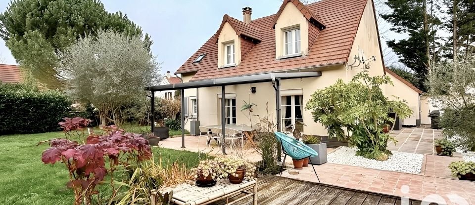 Maison traditionnelle 7 pièces de 214 m² à Saint-Thibault-des-Vignes (77400)