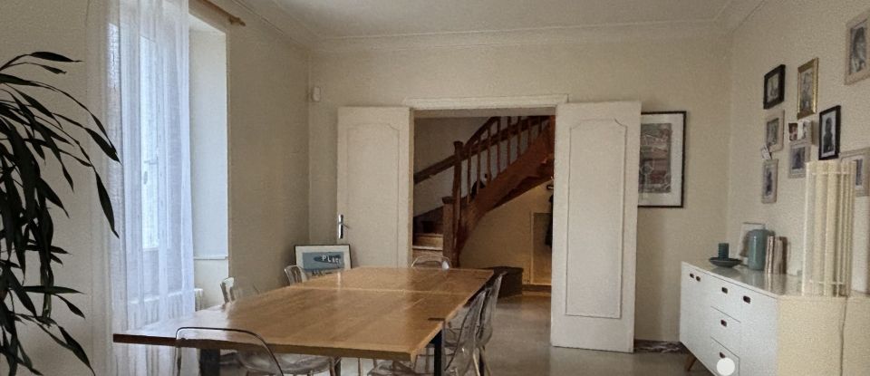 Town house 10 rooms of 233 m² in - (44230)