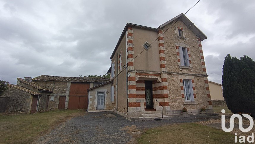 Maison de village 7 pièces de 127 m² à Vançais (79120)