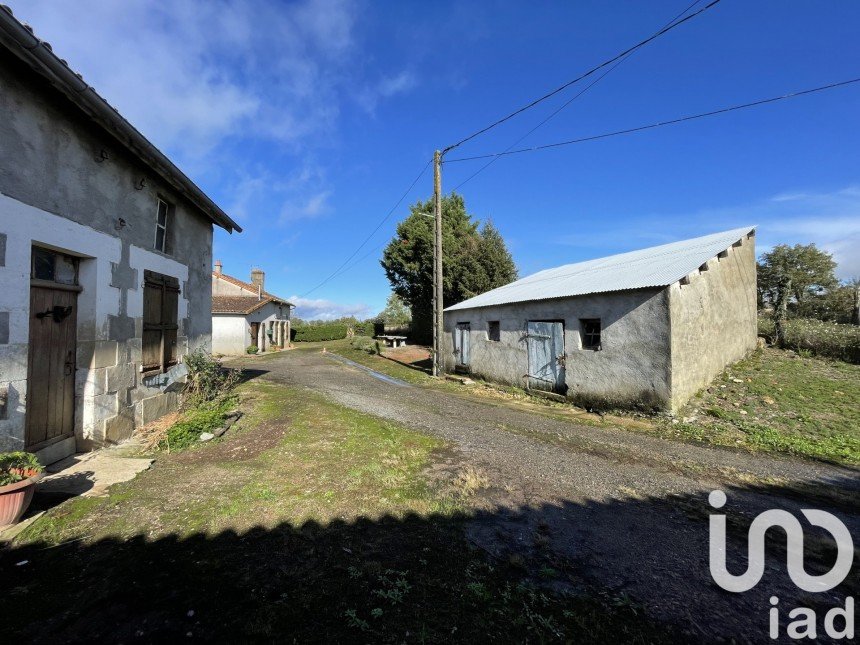 Maison de campagne 6 pièces de 104 m² à Lathus-Saint-Rémy (86390)