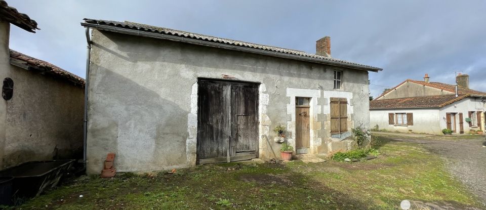 Maison de campagne 6 pièces de 104 m² à Lathus-Saint-Rémy (86390)