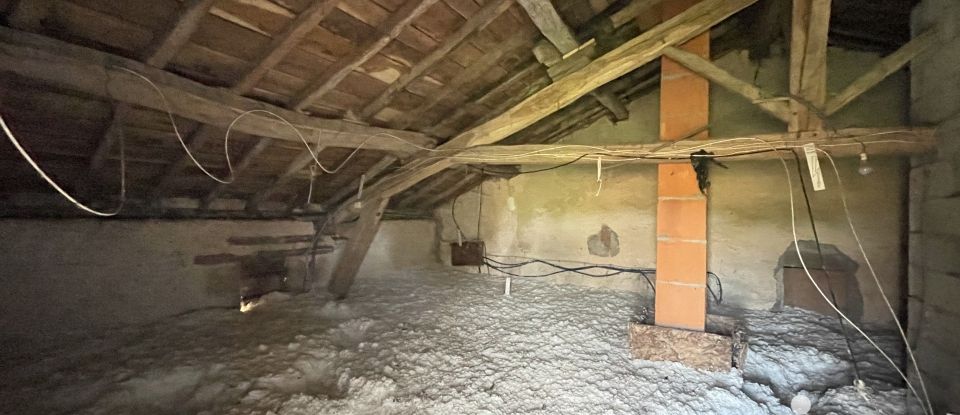 Maison de campagne 6 pièces de 104 m² à Lathus-Saint-Rémy (86390)