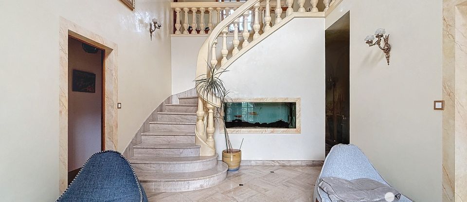 Maison traditionnelle 8 pièces de 235 m² à Villennes-sur-Seine (78670)