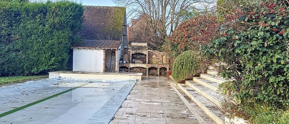 Maison traditionnelle 8 pièces de 235 m² à Villennes-sur-Seine (78670)