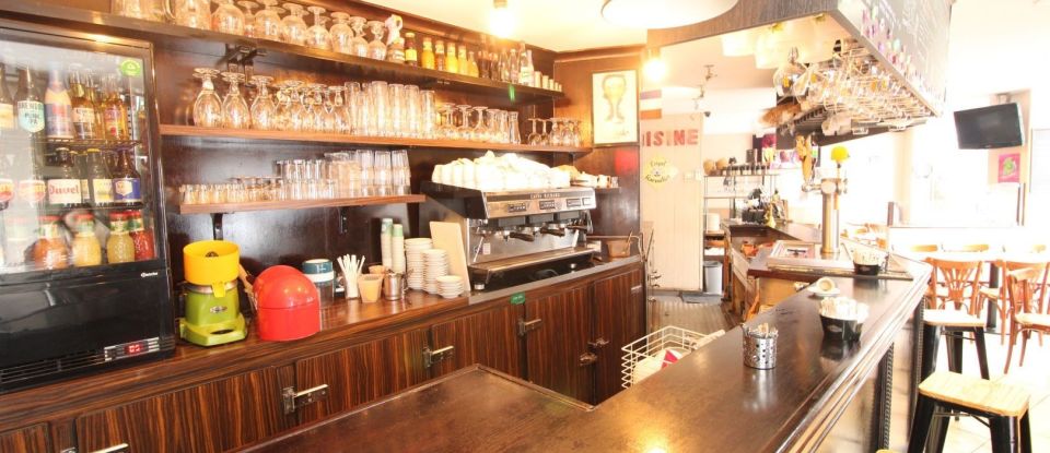 Brasserie-type bar of 77 m² in Suresnes (92150)