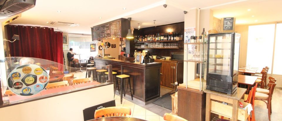 Brasserie-type bar of 77 m² in Suresnes (92150)