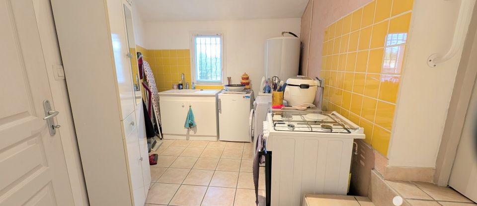 House 4 rooms of 89 m² in Camaret-sur-Aigues (84850)