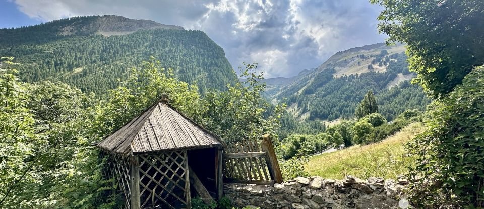 Demeure 8 pièces de 254 m² à Saint-Paul-sur-Ubaye (04530)