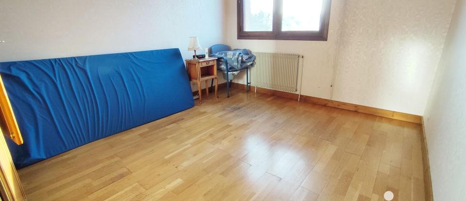 House 4 rooms of 106 m² in Mozac (63200)