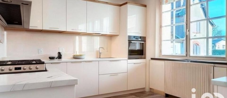 Maison 5 pièces de 97 m² à Saint-Georges-Montcocq (50000)