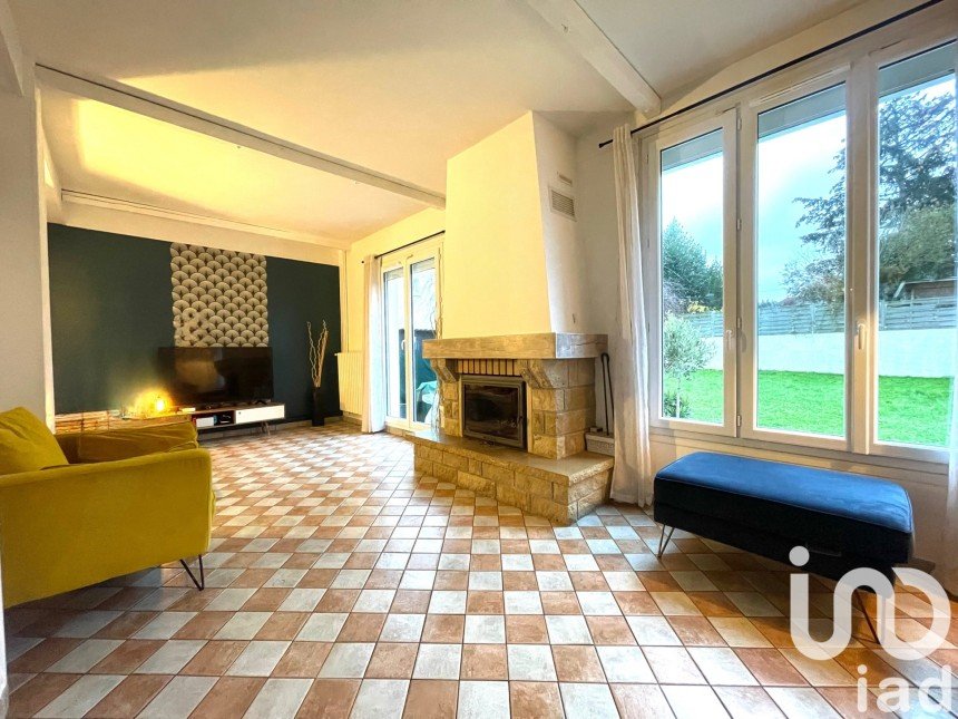 Traditional house 6 rooms of 101 m² in Brunoy (91800)