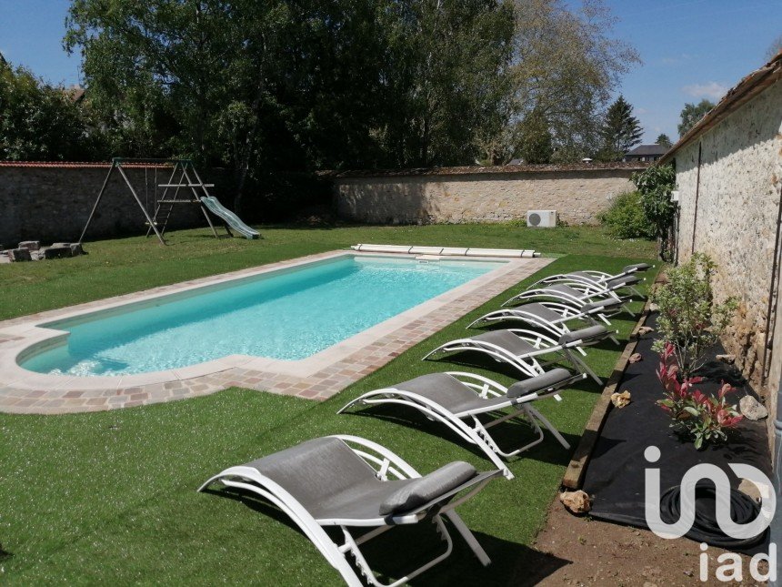 Maison traditionnelle 10 pièces de 305 m² à Chailly-en-Bière (77930)