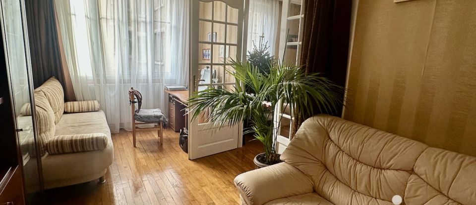 Appartement 3 pièces de 77 m² à Paris (75016)