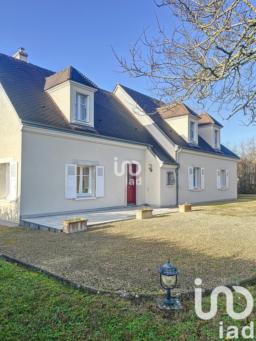 Maison 7 pièces de 200 m² à Saint-Doulchard (18230)