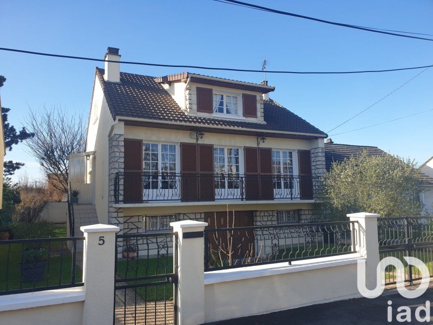 Maison traditionnelle 6 pièces de 130 m² à Roissy-en-Brie (77680)