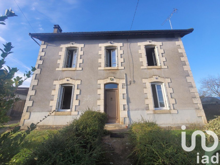 Maison 4 pièces de 115 m² à Champagne-Mouton (16350)