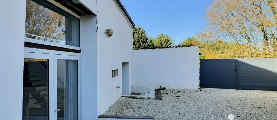 Longere 5 rooms of 185 m² in Vergeroux (17300)