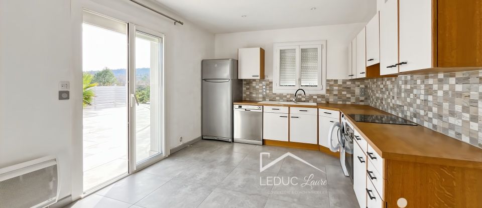 Maison 4 pièces de 92 m² à Goudargues (30630)