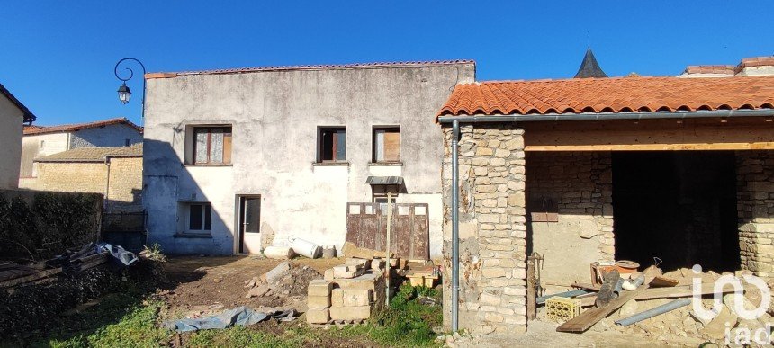 Village house 5 rooms of 180 m² in Échiré (79410)