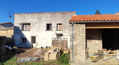 Village house 5 rooms of 180 m² in Échiré (79410)