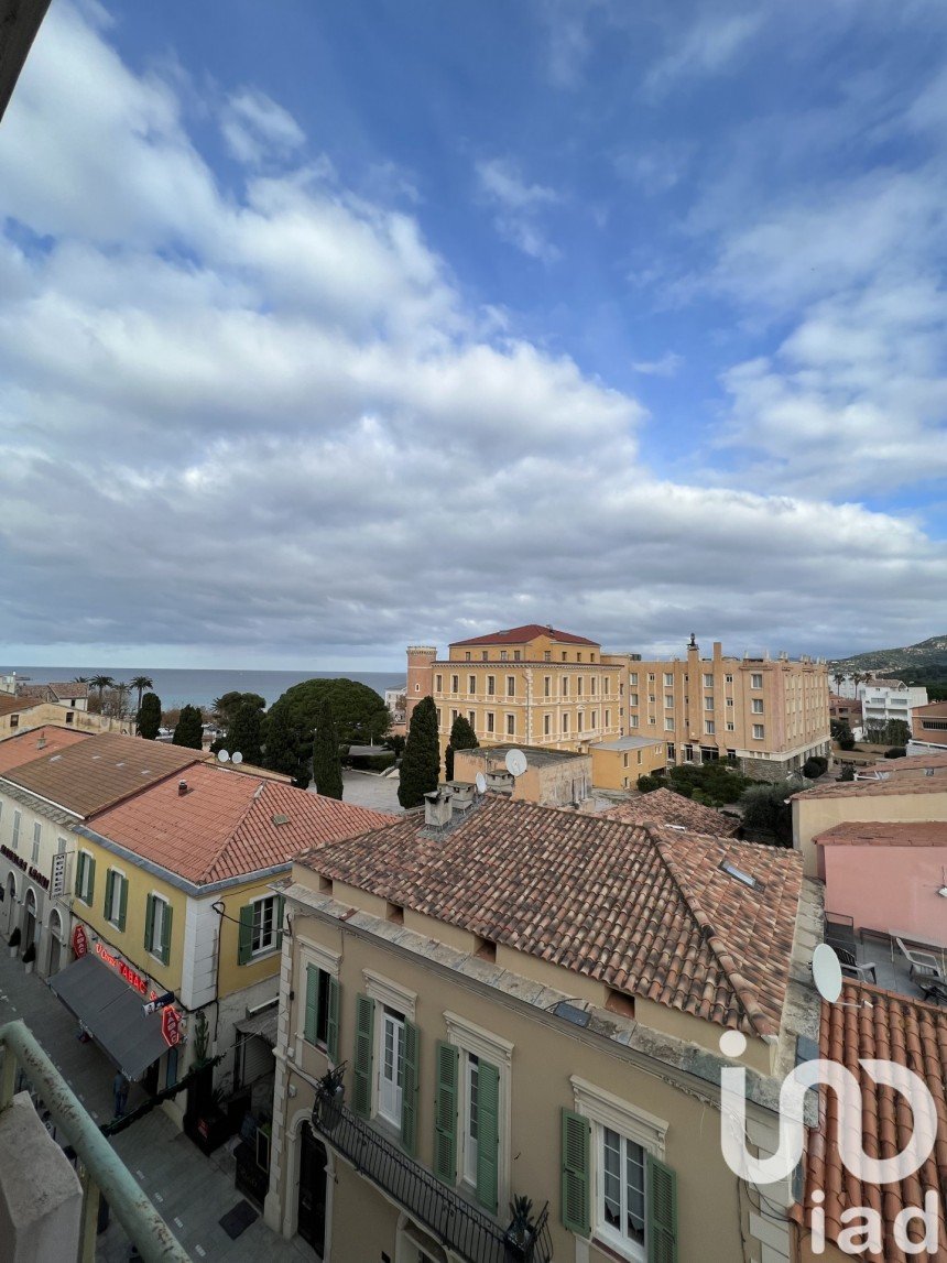 Appartement 4 pièces de 90 m² à L'Île-Rousse (20220)