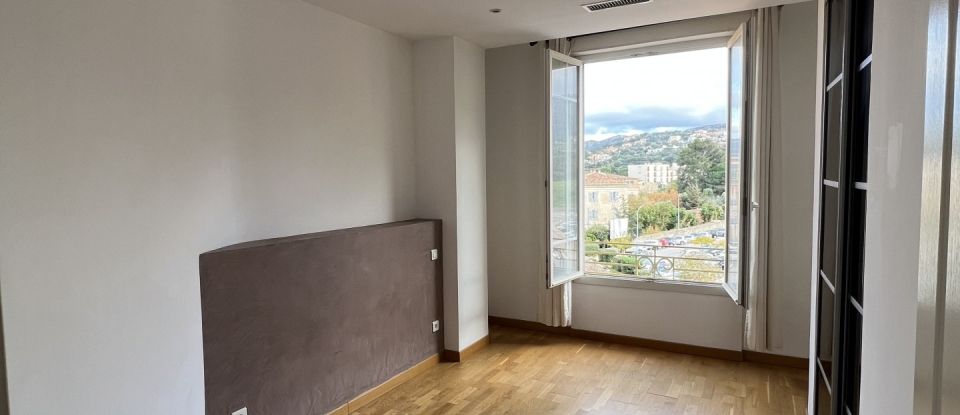 Appartement 4 pièces de 90 m² à L'Île-Rousse (20220)