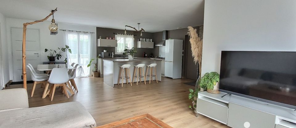 Maison 6 pièces de 106 m² à Salles (33770)