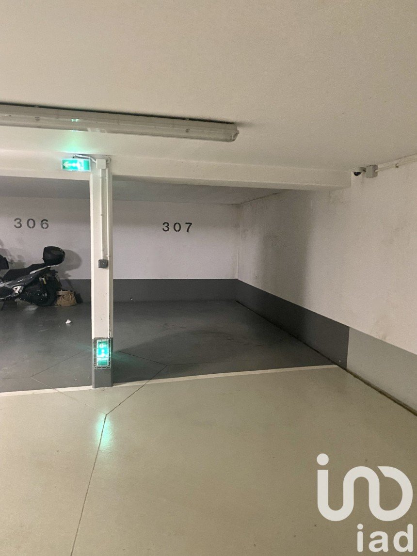 Parking/garage/box de 14 m² à Courbevoie (92400)