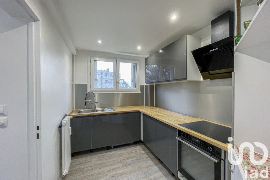 Apartment 4 rooms of 72 m² in Sainte-Geneviève-des-Bois (91700)