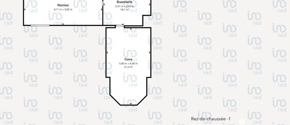 Maison traditionnelle 9 pièces de 270 m² à Robion (84440)