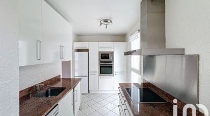 Apartment 3 rooms of 69 m² in Sainte-Geneviève-des-Bois (91700)