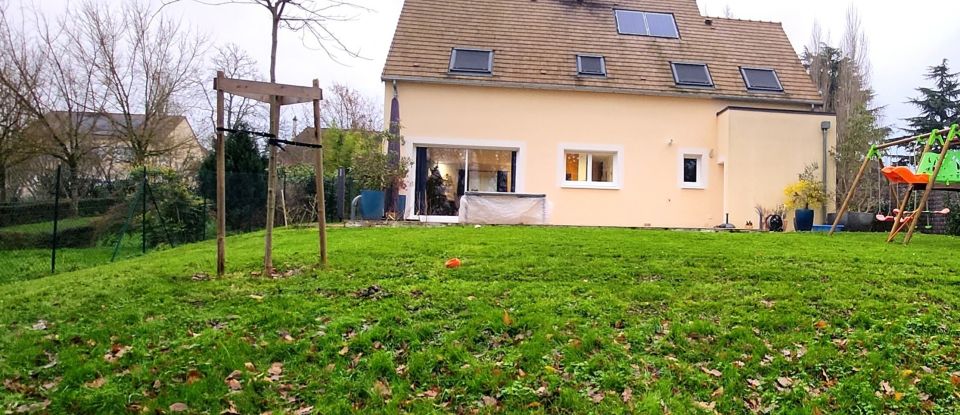 House 8 rooms of 153 m² in Saint-Arnoult-en-Yvelines (78730)