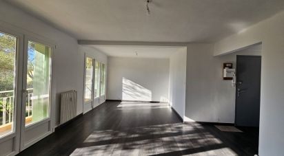 Apartment 3 rooms of 69 m² in Saint-Raphaël (83700)