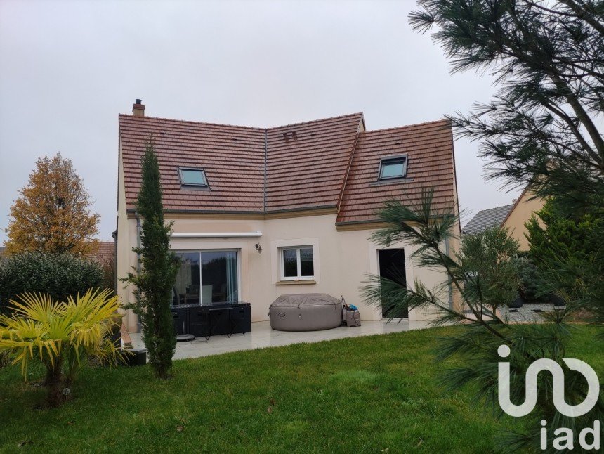 Maison 5 pièces de 115 m² à Lèves (28300)