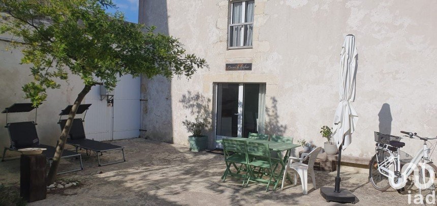 House 6 rooms of 125 m² in Rivedoux-Plage (17940)