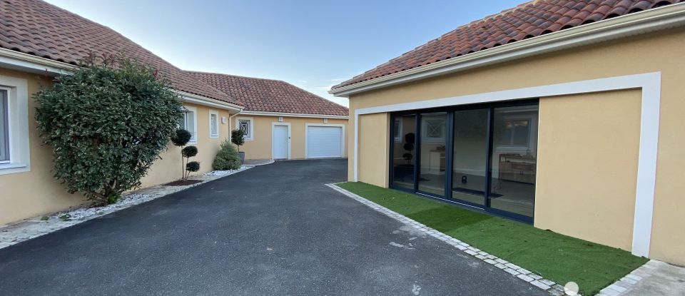 Maison 8 pièces de 250 m² à Lée (64320)