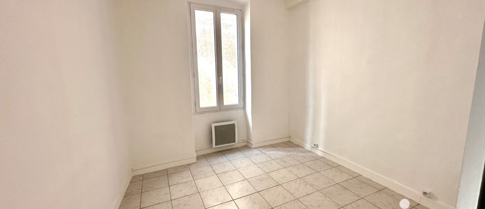 Building in Béziers (34500) of 300 m²