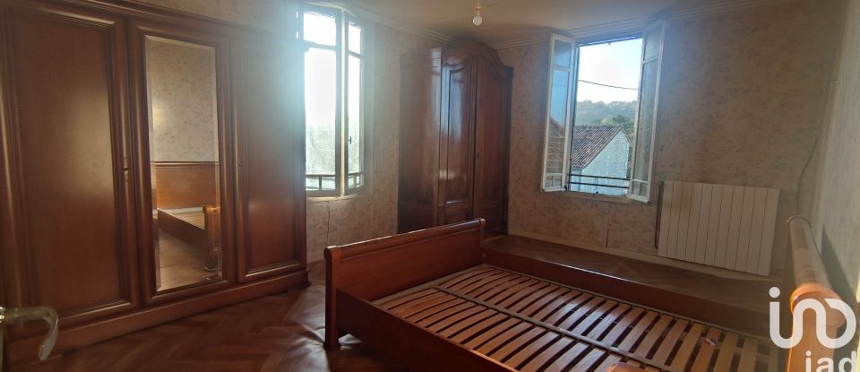 Traditional house 5 rooms of 130 m² in Saint-Philippe-du-Seignal (33220)