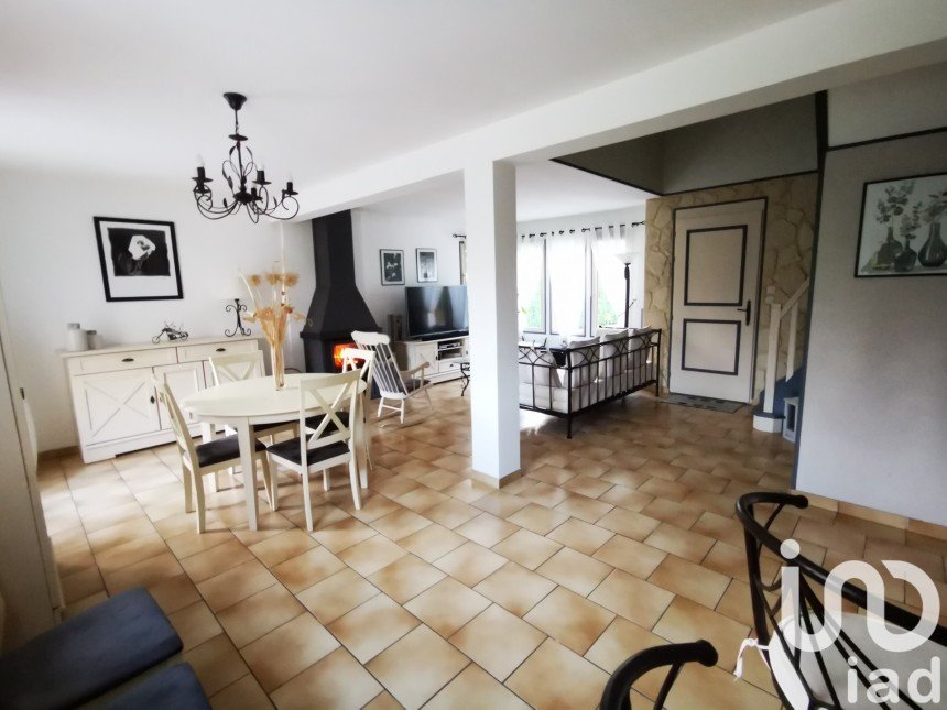 House 6 rooms of 101 m² in Connerré (72160)