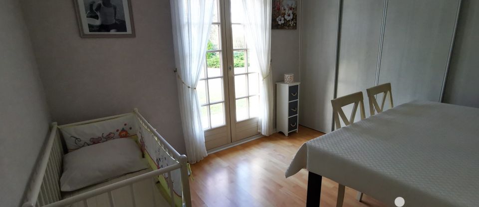 House 6 rooms of 101 m² in Connerré (72160)