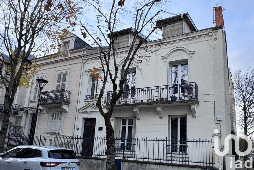 Mansion 9 rooms of 229 m² in Vichy (03200)